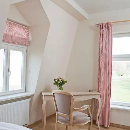 Отель Gut Sarnow - Und Restaurant 3*
