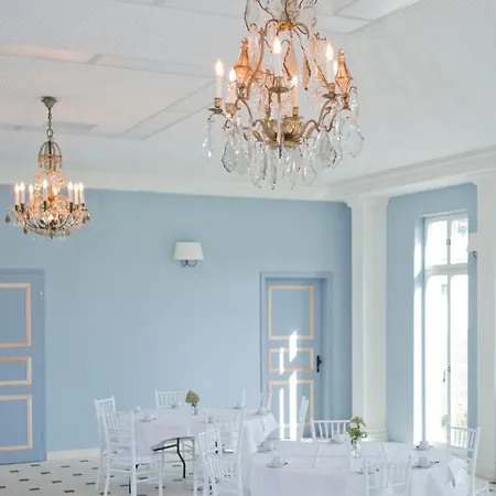 Gut Sarnow - Und Restaurant فندق