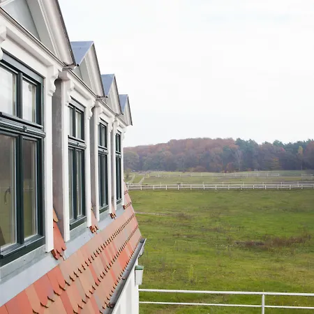 Gut Sarnow - Hotel, Restaurant Und Reitanlage 3*