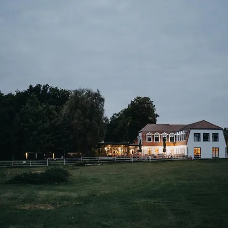 מלון Gut Sarnow - Und Restaurant 3*
