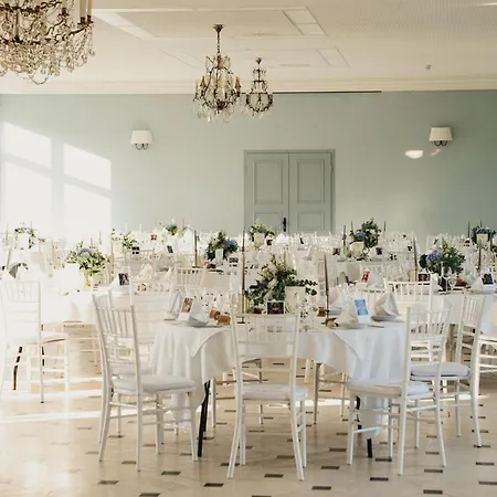 Gut Sarnow - Und Restaurant מלון