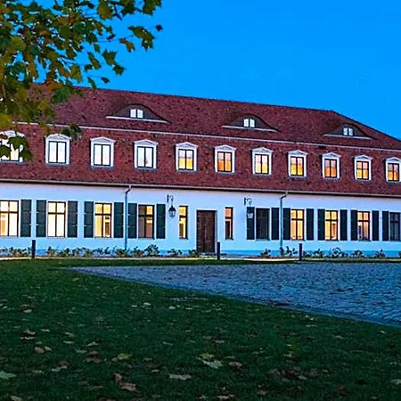 Отель Gut Sarnow - Und Restaurant 3*