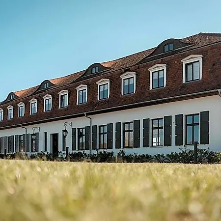 Hotel Gut Sarnow - Und Restaurant 3*