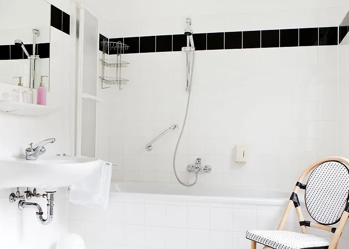 Gut Sarnow - Und Restaurant Отель